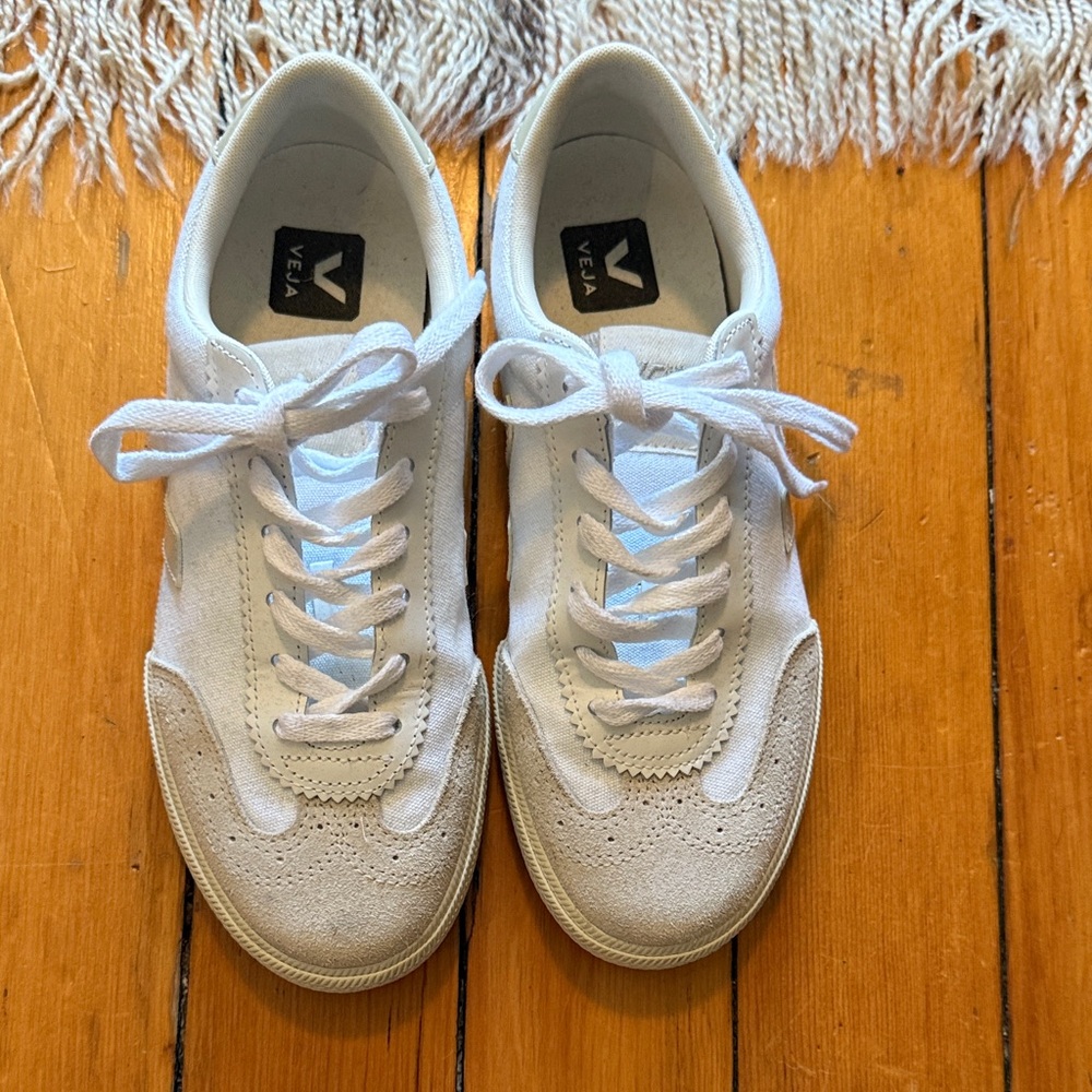 Veja White Sneakers with Light Beige Suede